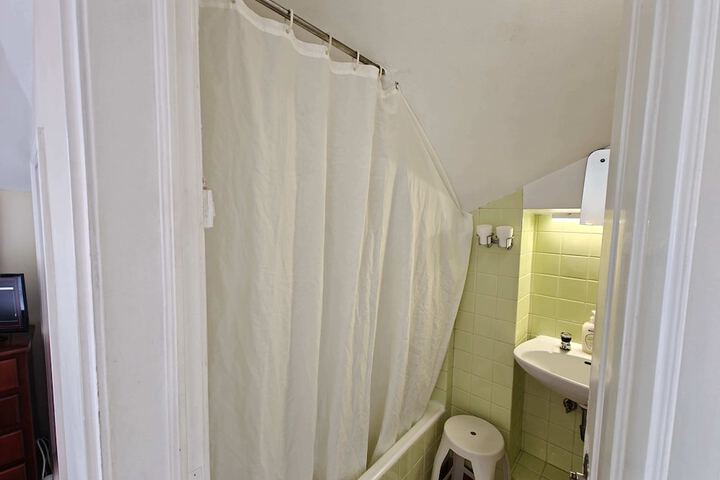 Room 109 of 141