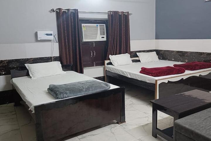 Room 5 of 43