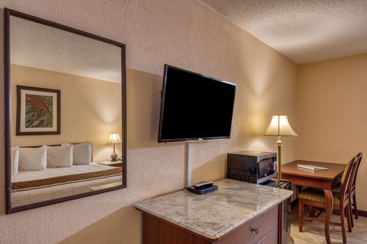 Room 13 of 37