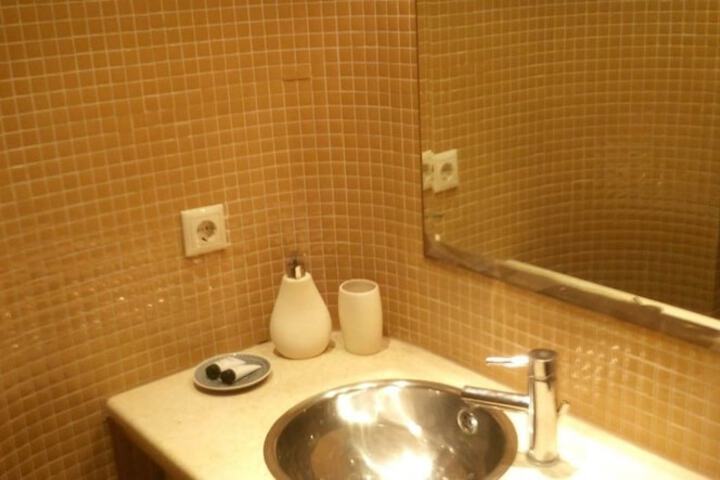 Room 7 of 13