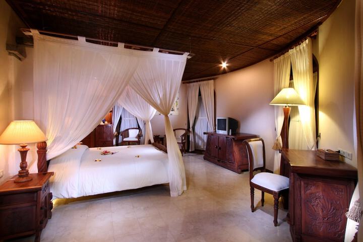 Room 5 of 28