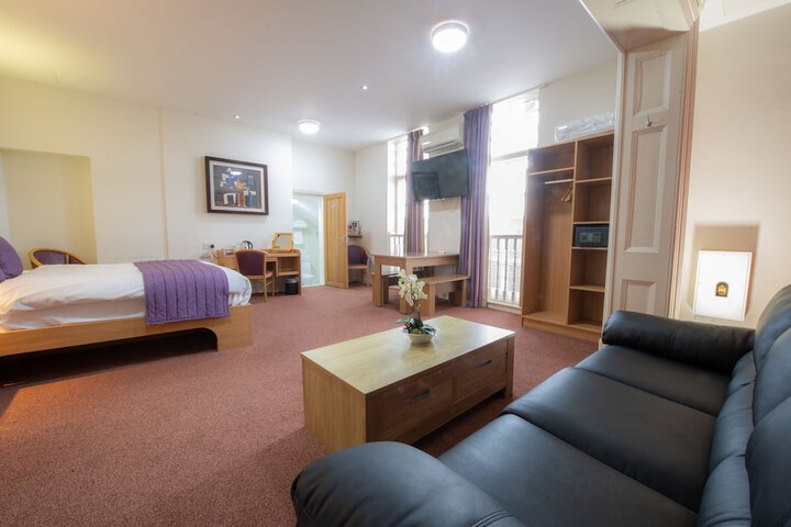 Room 4 of 30