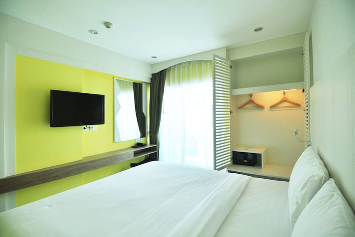 Room 5 of 77
