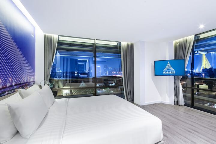 Room 11 of 42