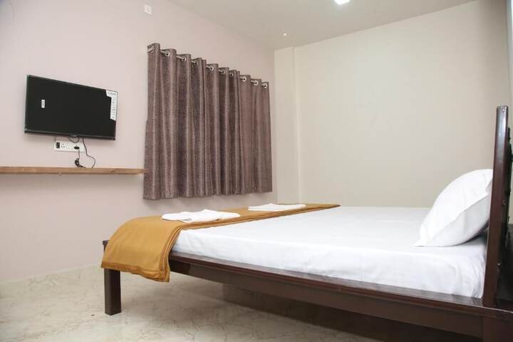 Room 6 of 18
