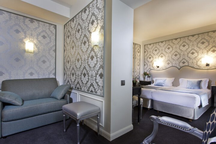 Room 32 of 81