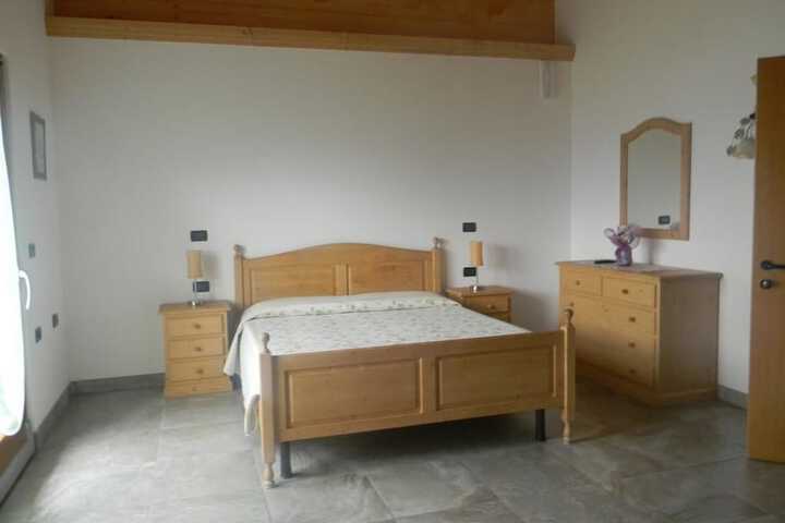 Room 4 of 27