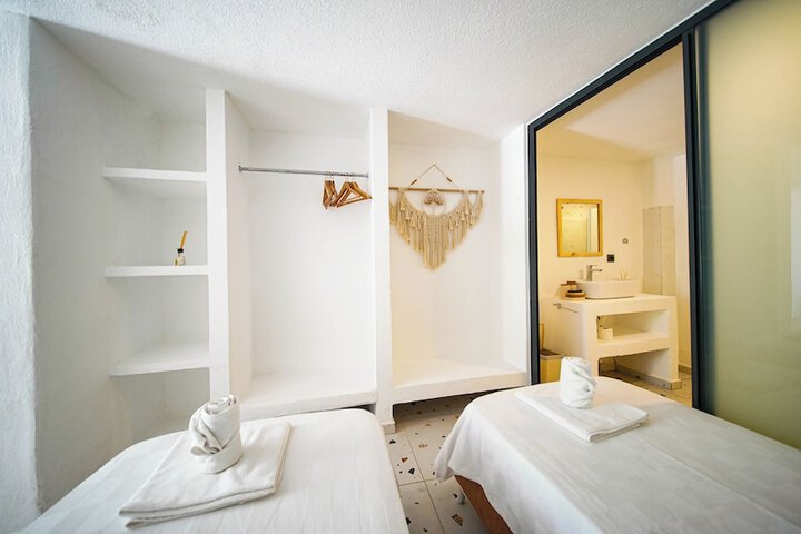 Room 12 of 48
