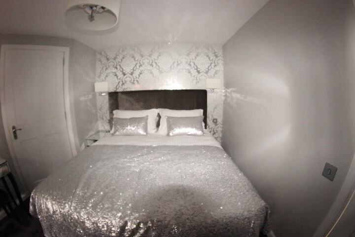 Room 10 of 32
