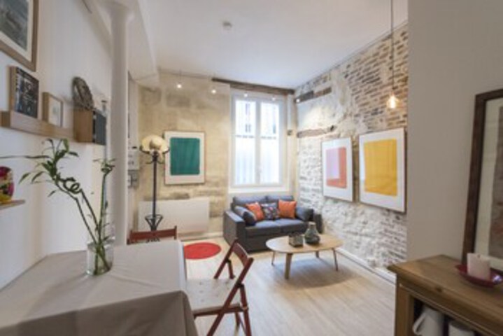 Veeve Characterful Bastille Hideaway