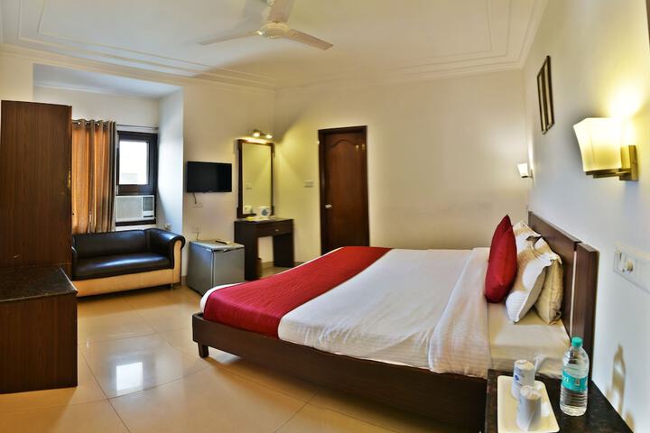 Room 9 of 29