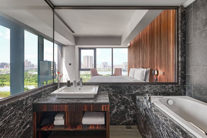 Room 21 of 42