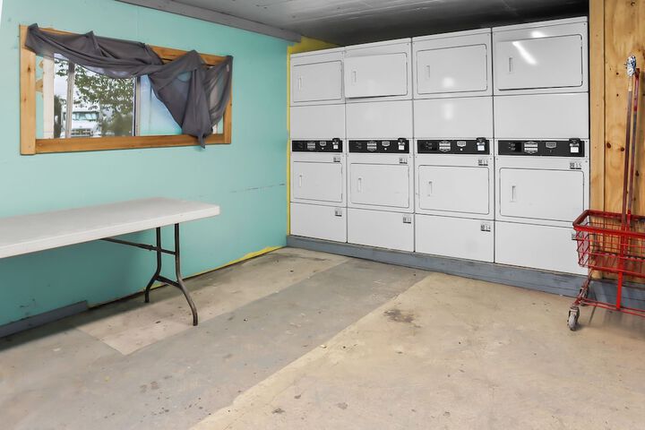 Room 17 of 38