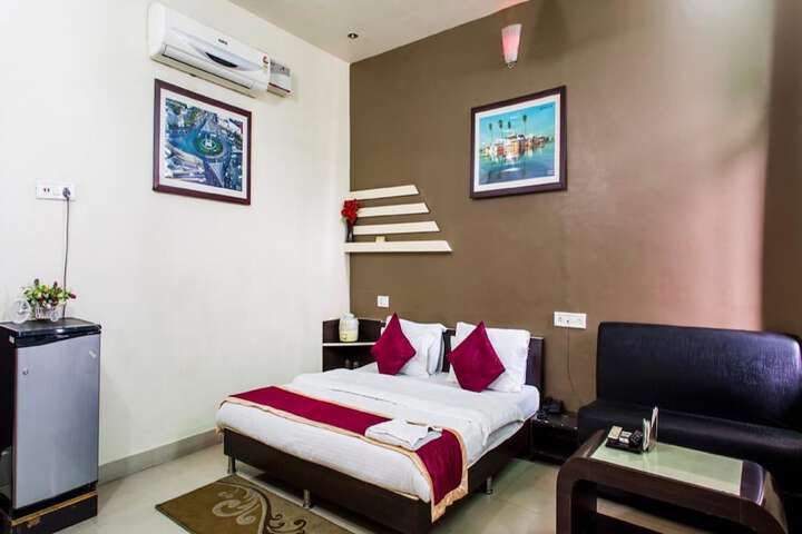 Room 12 of 16