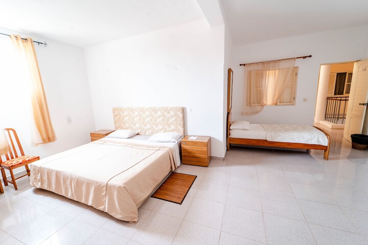 Room 8 of 40