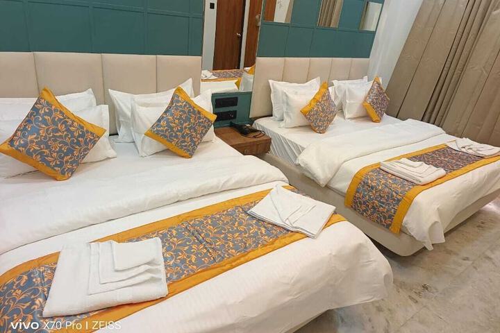 Room 8 of 28