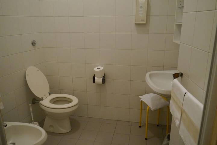 Room 25 of 42