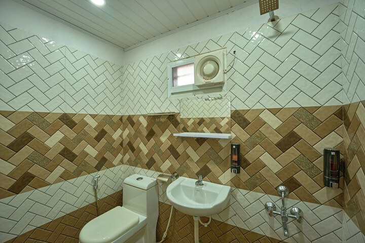Room 11 of 25
