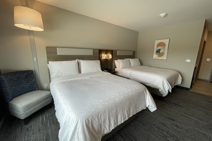 2 Queen Beds (7 of 21)