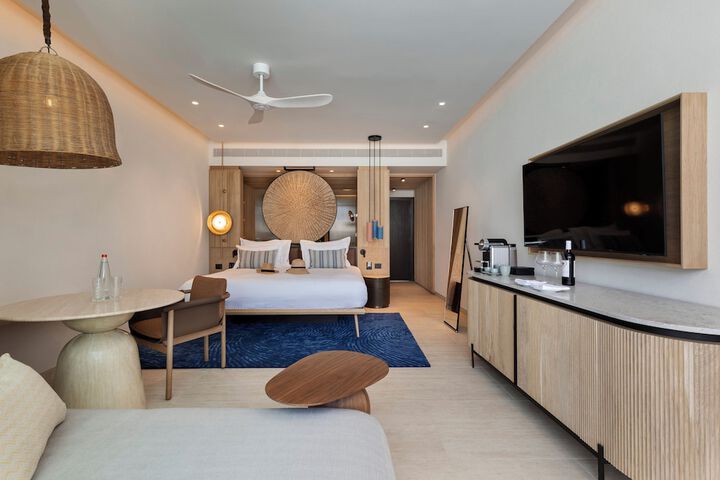 Room 6 of 105