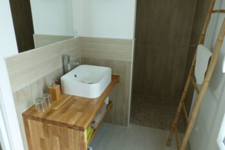 Room 4 of 37