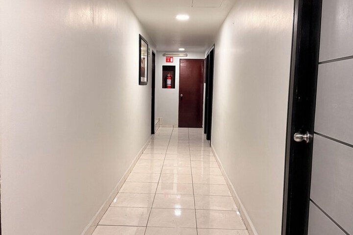 Ballroom/Hall 26 of 30