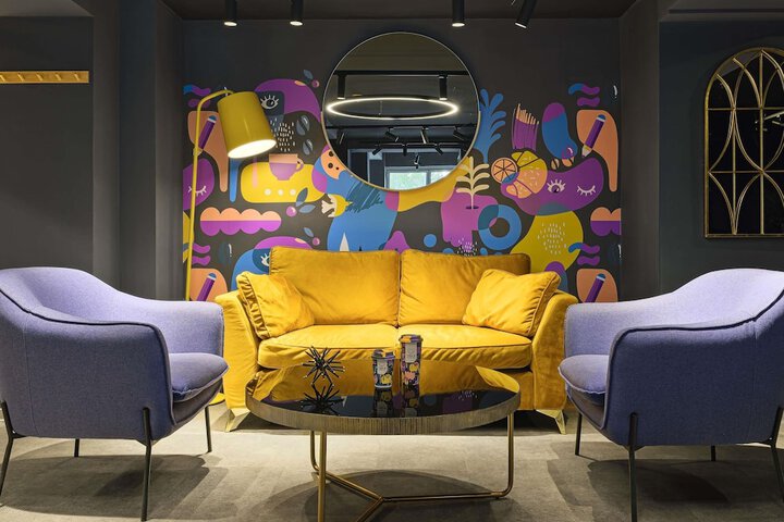 Lounge 103 of 143