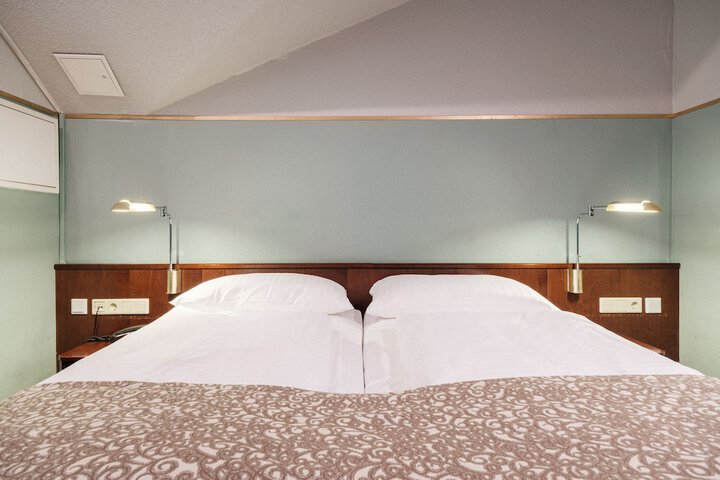 Room 16 of 58