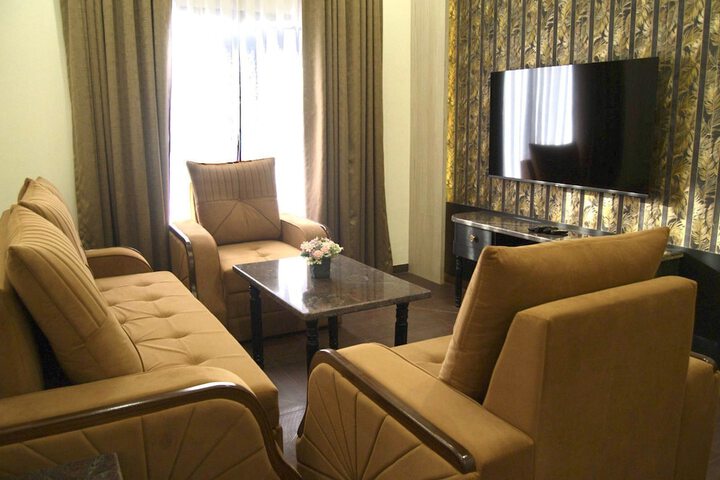 Room 53 of 106