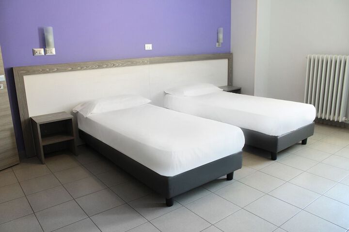 Room 9 of 41