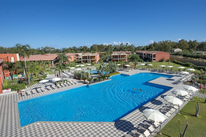 Hotel Pool