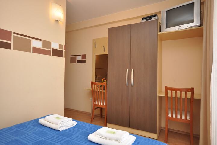 Room 6 of 46