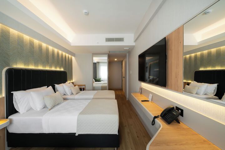 Room 26 of 76