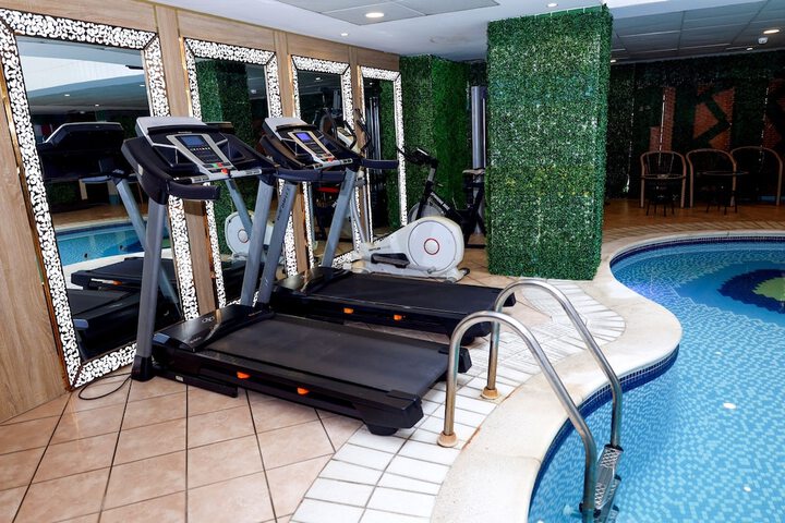 Pools & Facilities