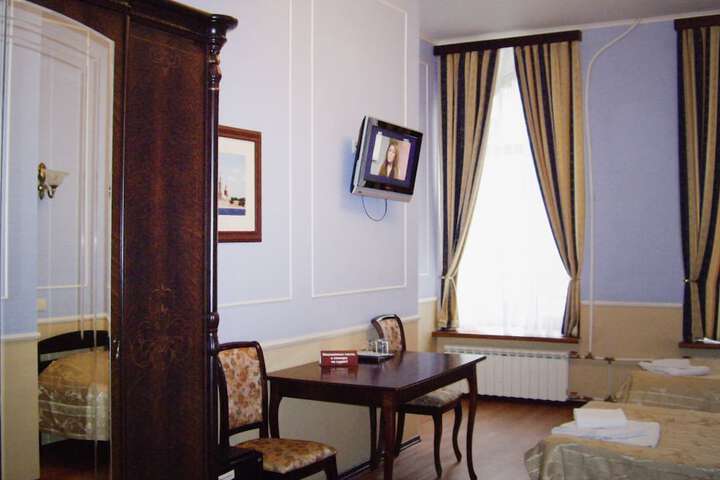 Room 3 of 61