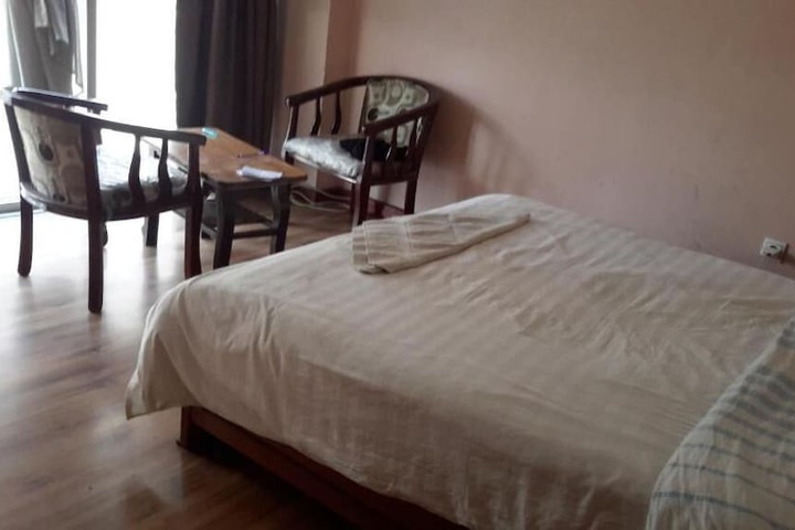 Room 3 of 16