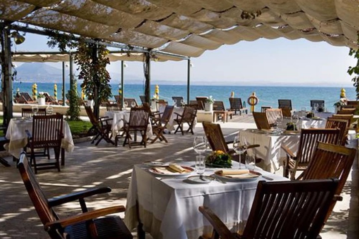 Dining 70 of 75