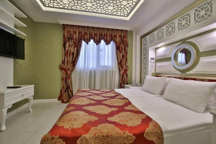 Room 10 of 27