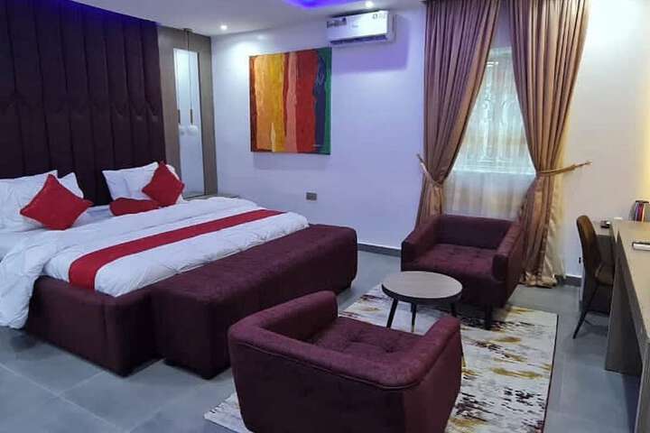Room 6 of 39