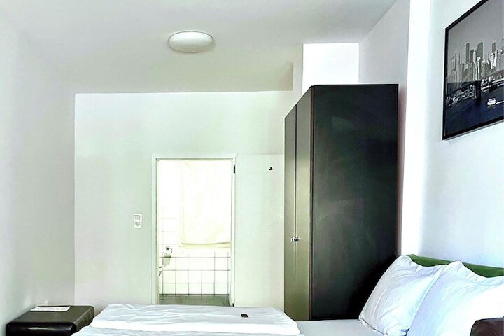 Room 15 of 25