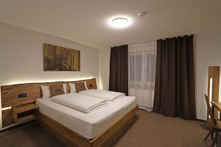 Room 9 of 121