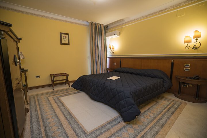 Room 11 of 60