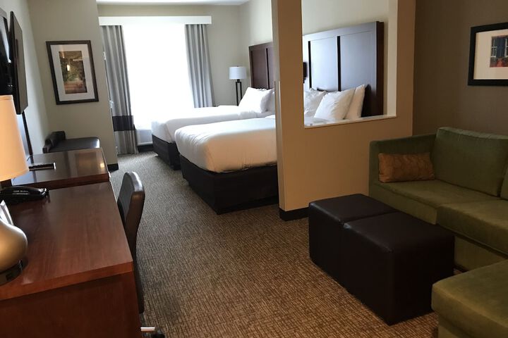 1 King Bed Suite (17 of 17)