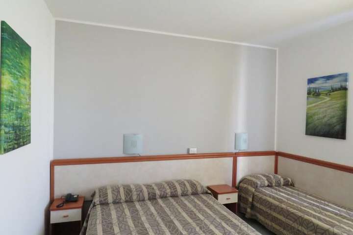 Room 9 of 38