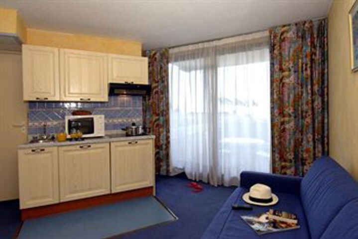 Room 6 of 11