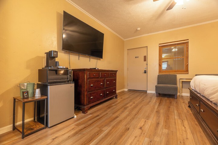 Room 48 of 100