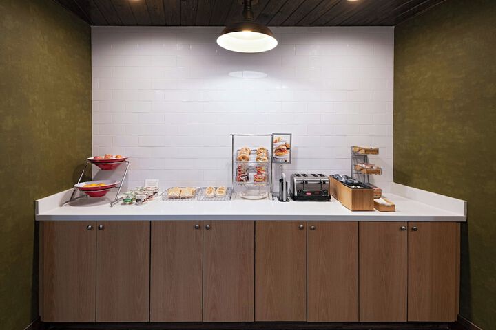 Breakfast/Coffee Service 23 of 25