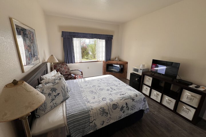 Standard Room, King or Two Doubles (1 of 16)