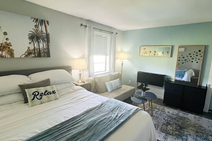 Room 7 of 100