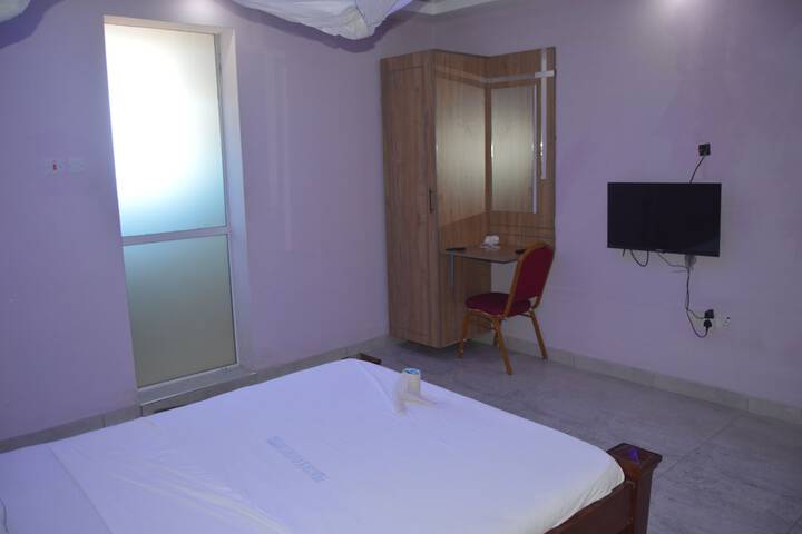 Room 8 of 32